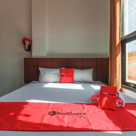 Hotel Reddoorz Near Jalan Sudirman Padang Exterior foto