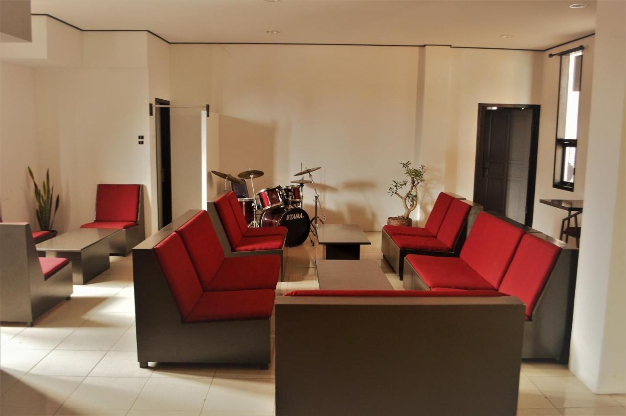 Hotel Reddoorz Near Jalan Sudirman Padang Exterior foto