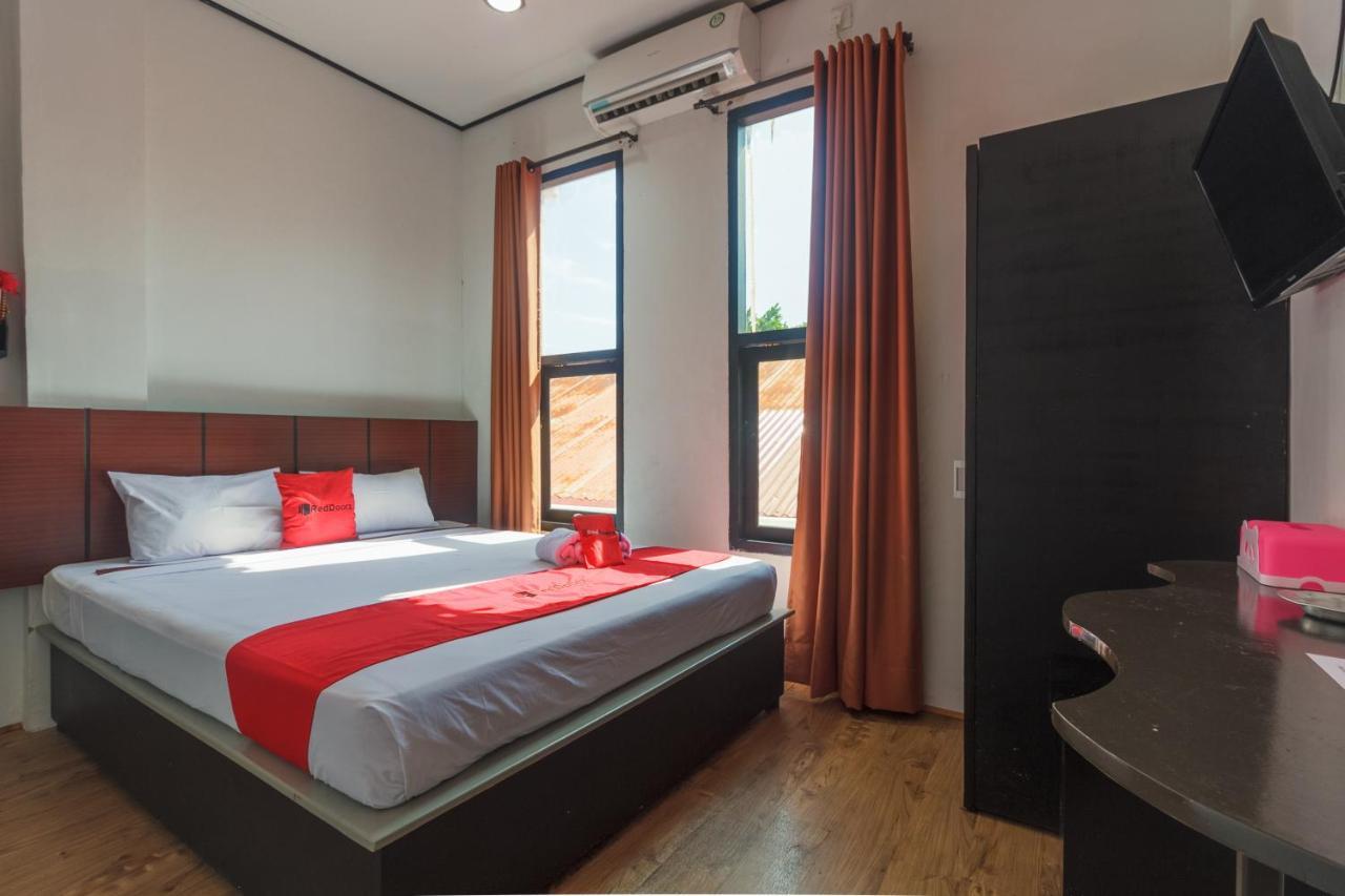 Hotel Reddoorz Near Jalan Sudirman Padang Exterior foto